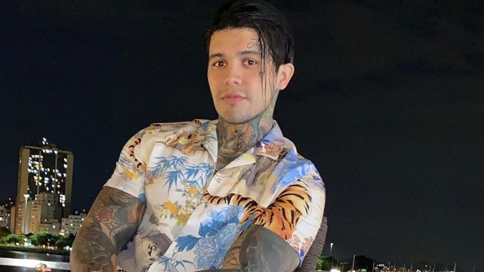 Youtuber colombiano se coloca implantes de senos por un reto: Youtuber colombiano se coloca implantes de senos por un reto: