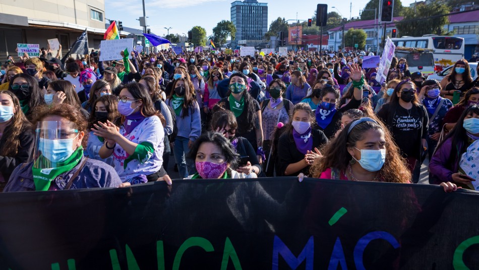 8M: Miles de mujeres se manifestaron en todo Chile sin mayores incidentes 8M: Miles de mujeres se manifestaron en todo Chile sin mayores incidentes