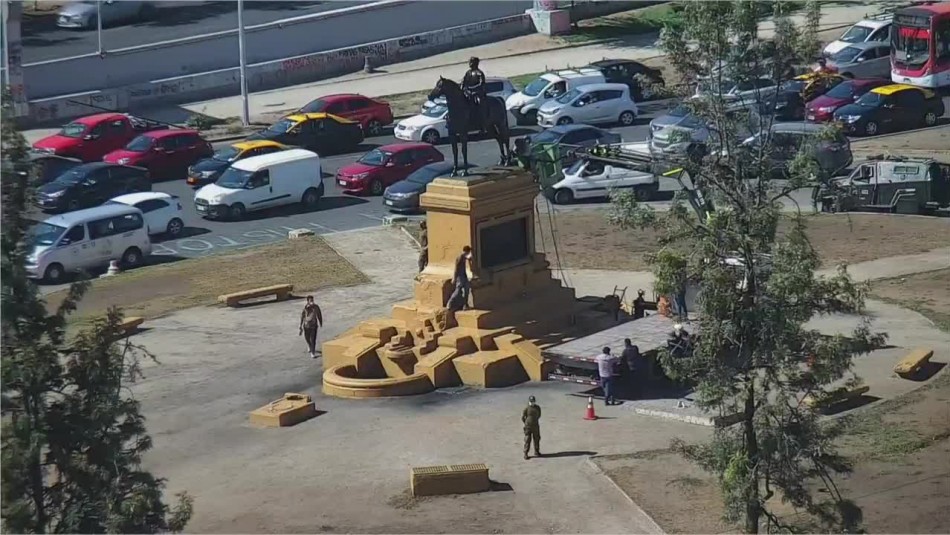 Monumentos Nacionales realiza reparaciones a estatua de general Baquedano en Plaza Italia Monumentos Nacionales realiza reparaciones a estatua de general Baquedano en Plaza Italia