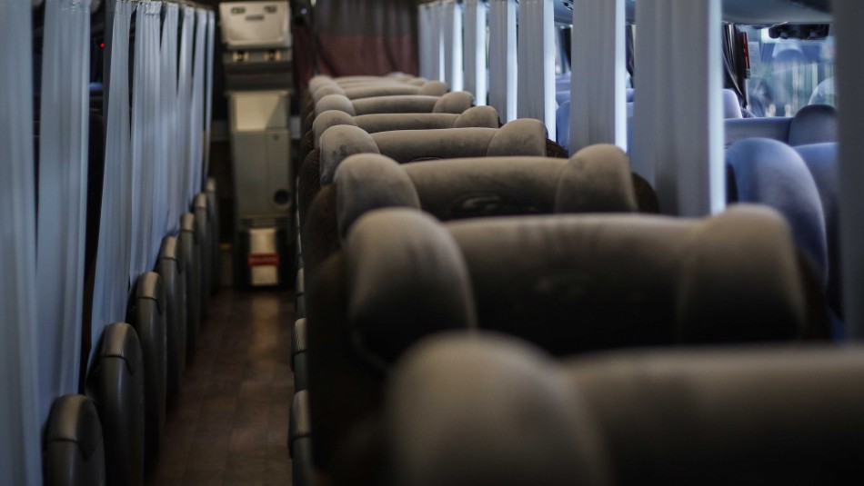 Joven dormía en su asiento y habría sido abusada por un pasajero durante un viaje Joven dormía en su asiento y habría sido abusada por un pasajero durante un viaje