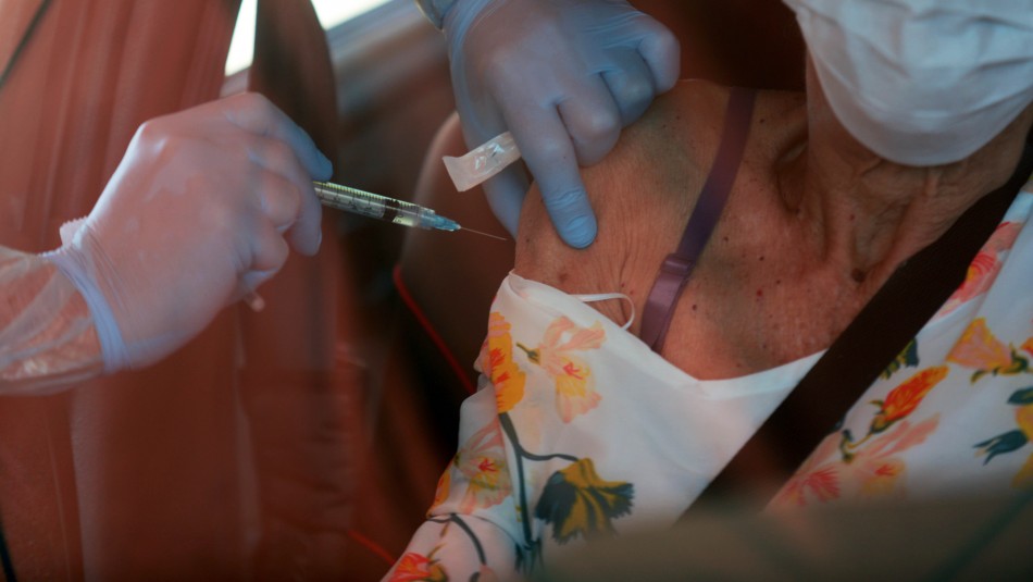 Vacuna habría evitado muerte de adultos mayores por coronavirus en asilo de Ancud Vacuna habría evitado muerte de adultos mayores por coronavirus en asilo de Ancud