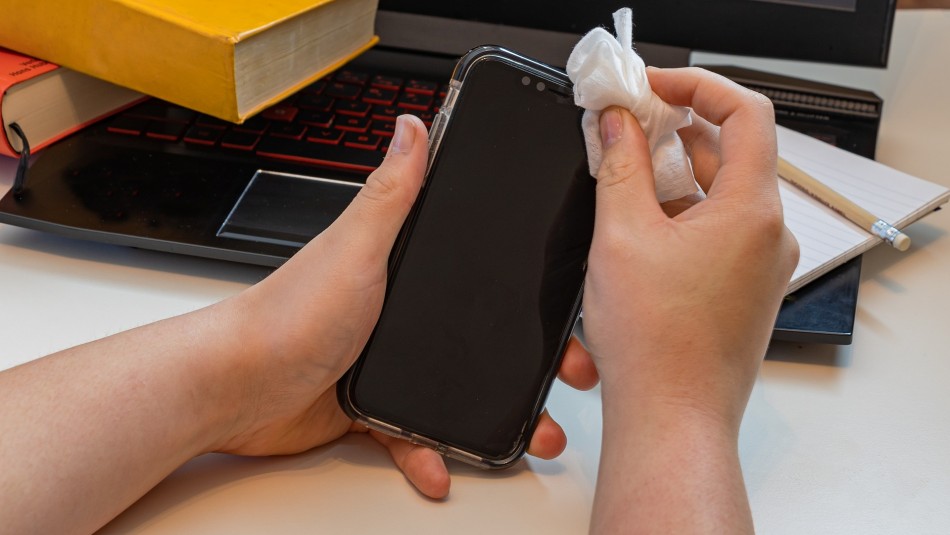 Sin riesgo a ocasionarle daños: Sigue estas recomendaciones para desinfectar tu celular Sin riesgo a ocasionarle daños: Sigue estas recomendaciones para desinfectar tu celular