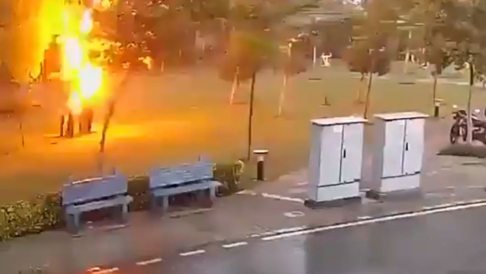 Impactante momento: Un muerto y tres heridos deja caída de un rayo en India Impactante momento: Un muerto y tres heridos deja caída de un rayo en India