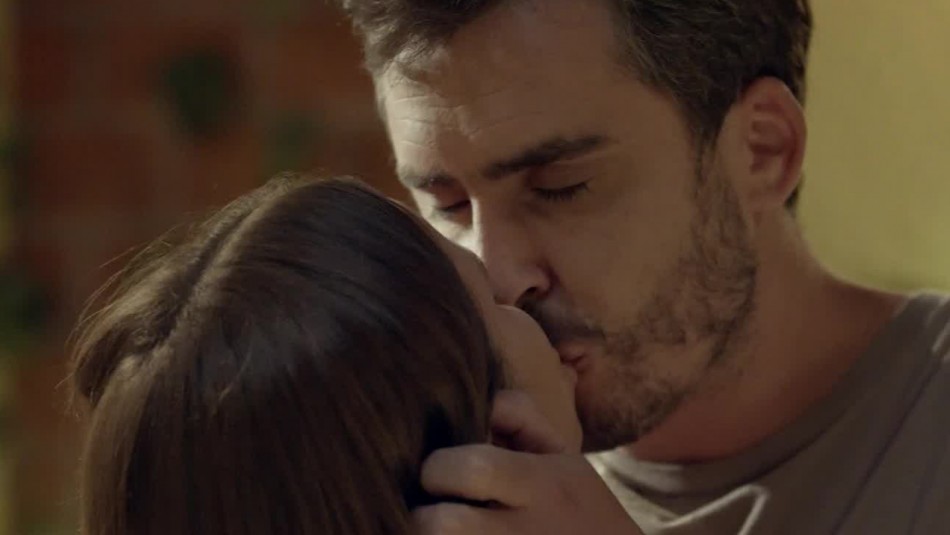 Beso entre Javiera y Pablo Beso entre Javiera y Pablo