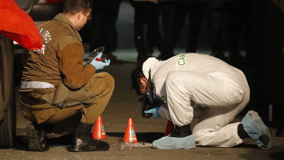 Delincuentes disparan a conductor frente a su nieta de 6 años durante encerrona en Vitacura Delincuentes disparan a conductor frente a su nieta de 6 años durante encerrona en Vitacura