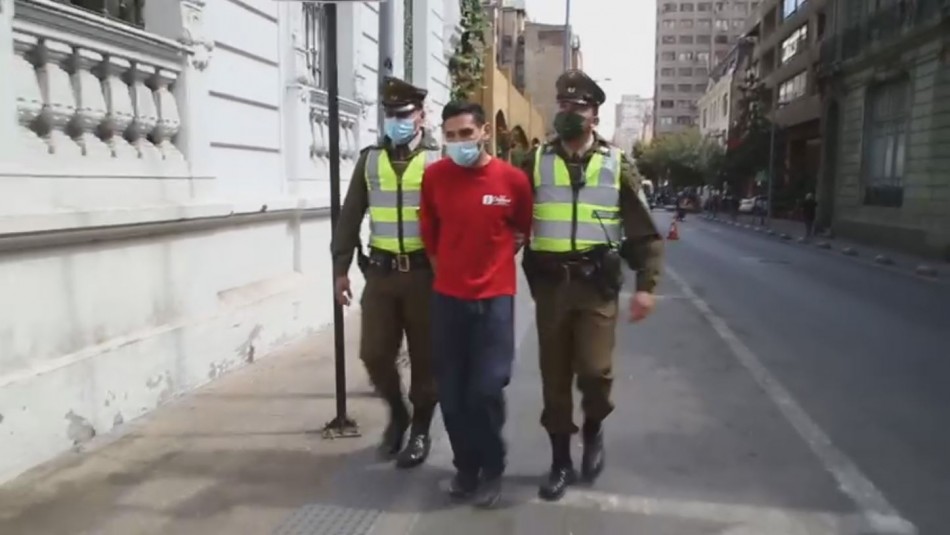 Detienen a hombre que asaltó y agredió a mujer que caminaba con su hijo rumbo al colegio Detienen a hombre que asaltó y agredió a mujer que caminaba con su hijo rumbo al colegio