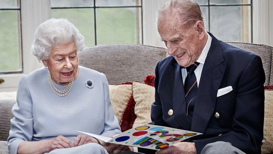 La historia de amor de la reina Isabel II y el príncipe Felipe tiene 74 años: Así se conocieron La historia de amor de la reina Isabel II y el príncipe Felipe tiene 74 años: Así se conocieron