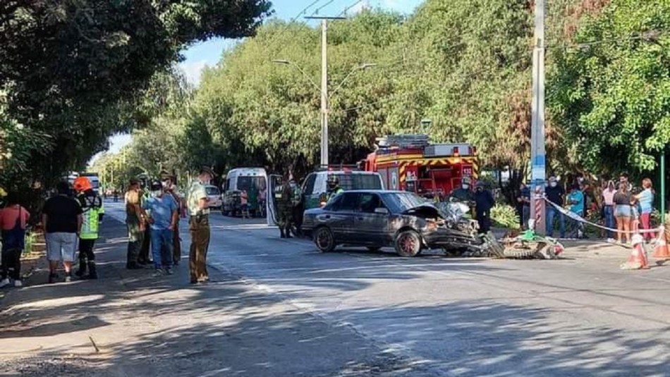 Carabinero choca en su motocicleta con vehículo particular Carabinero termina con lesiones tras chocar en su moto institucional con vehículo particular