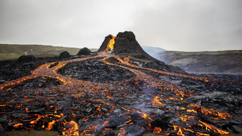 Volcán despierta luego de 800 años y Volcán despierta luego de 800 años y