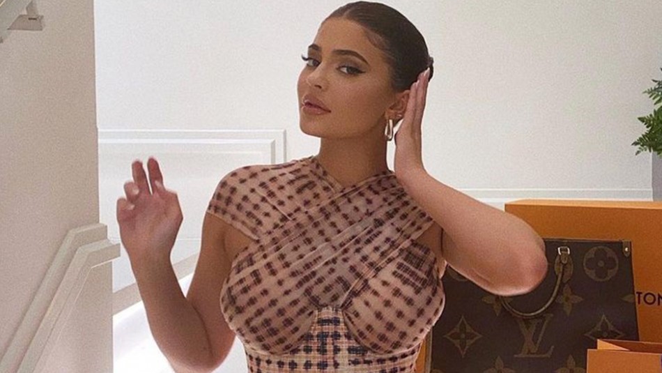 Kylie Jenner criticada por pedir a fanáticos que donen dinero para cirugía de su estilista Kylie Jenner criticada por pedir a fanáticos que donen dinero para cirugía de su estilista