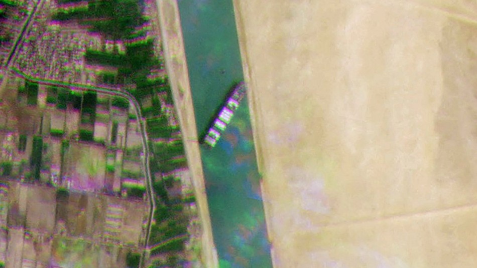 Preocupación por comercio mundial: Gigantesco buque encalla y bloquea el Canal de Suez Preocupación por comercio mundial: Gigantesco buque encalla y bloquea el Canal de Suez