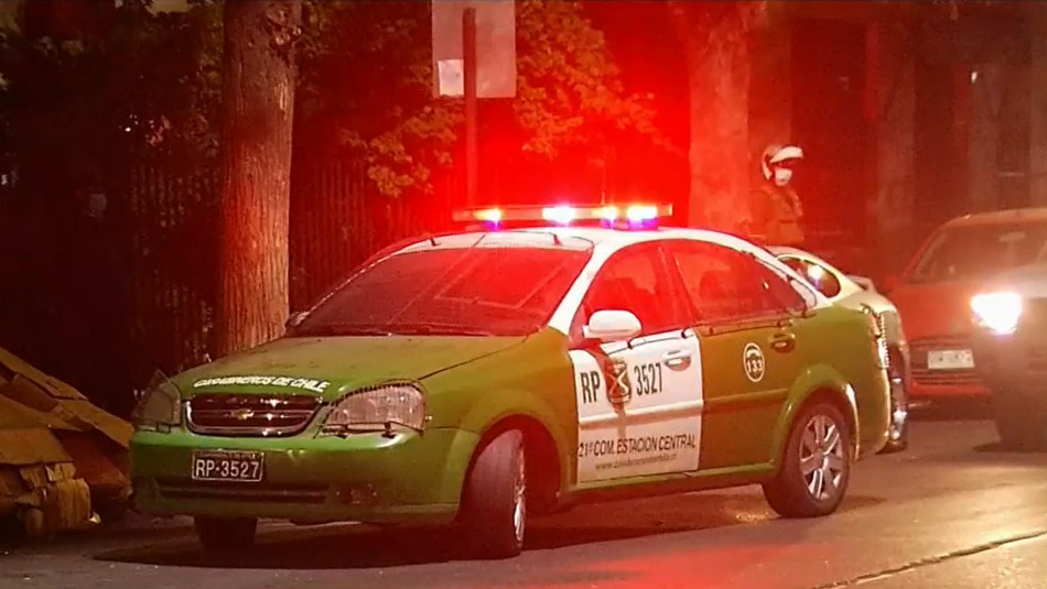 Sujeto queda en riesgo vital tras intentar asaltar a carabinero en violento portonazo Sujeto queda en riesgo vital tras intentar asaltar a carabinero en violento portonazo