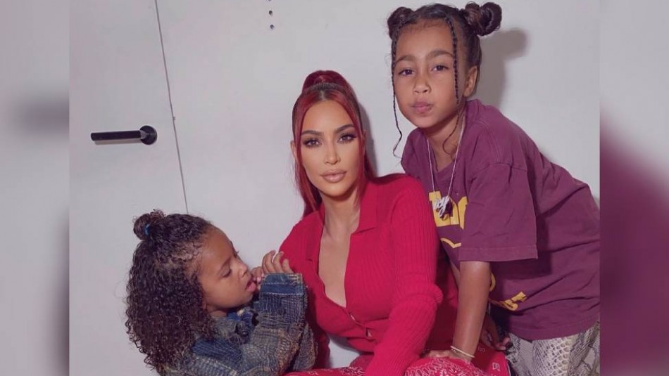 Kim Kardashian construye una pequeña ciudad para sus hijos en el patio de su mansión Kim Kardashian construye una pequeña ciudad para sus hijos en el patio de su mansión