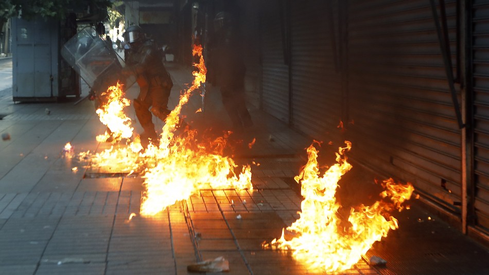 Atacan con bombas molotov comisaría de Carabineros en Bajos de Mena Atacan con bombas molotov comisaría de Carabineros en Bajos de Mena