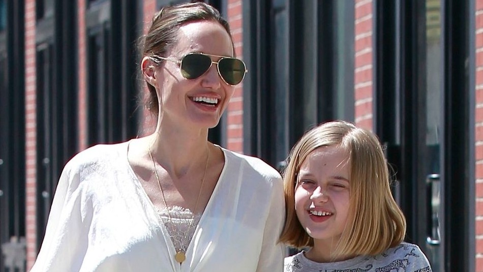 Angelina Jolie reaparece junto a su hija Vivienne y sorprende por lo alta y el parecido a Shiloh Angelina Jolie reaparece junto a su hija Vivienne y sorprende por lo alta y el parecido a Shiloh