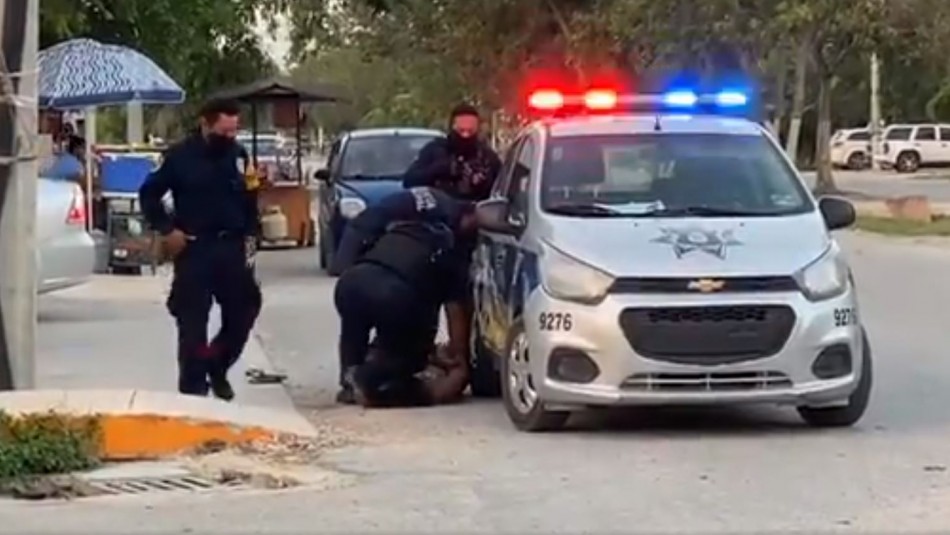 Muerte mujer Tulum Policía asfixia con su rodilla y mata a una mujer en México