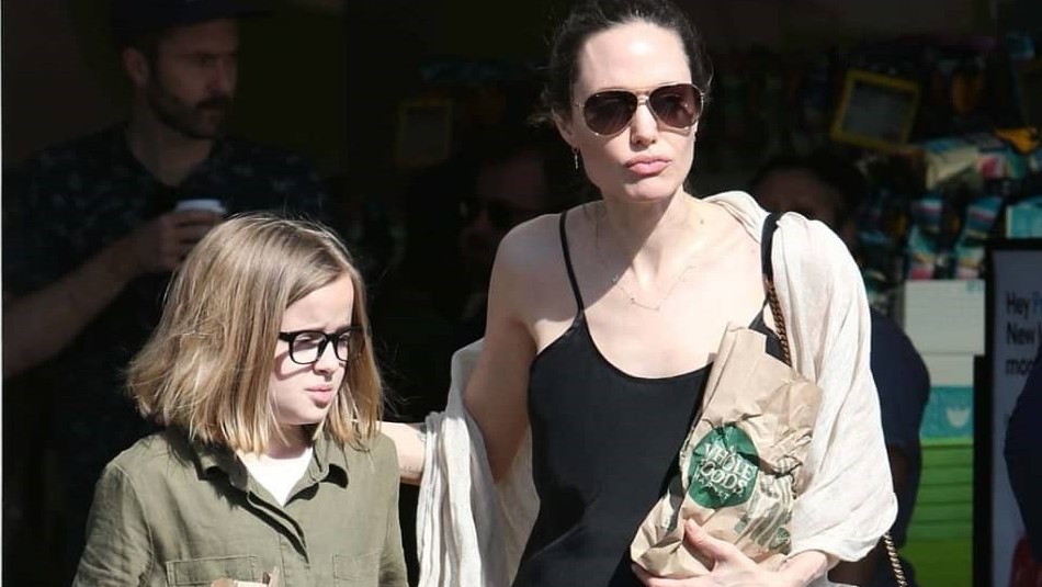 El bolso de 4.700 dólares de Angelina Jolie que lució para salir de compras con su hija Vivienne El bolso de 4.700 dólares de Angelina Jolie que lució para salir de compras con su hija Vivienne