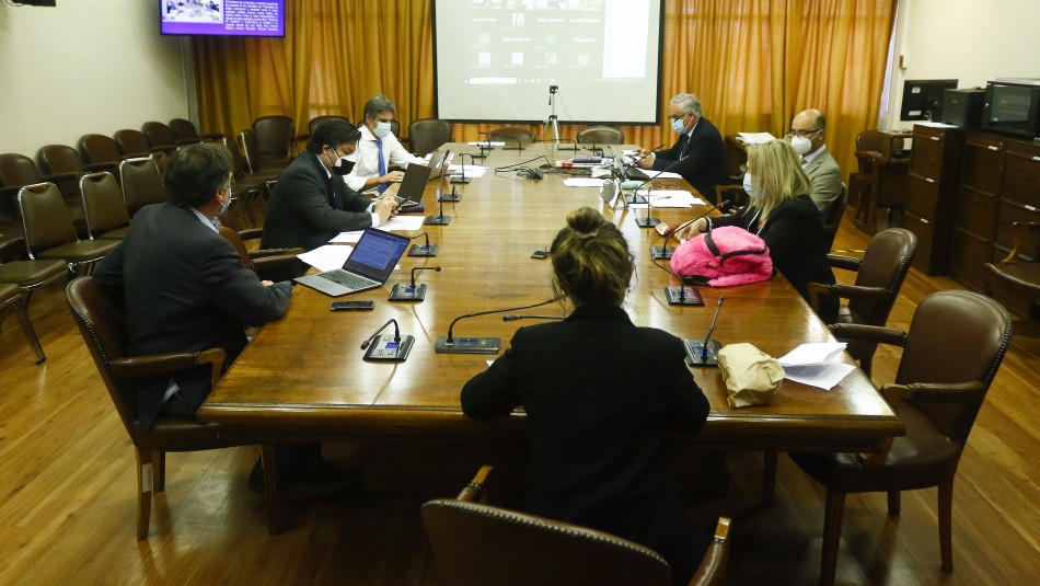 Tercer retiro fondos previsionales Tercer retiro del 10%: Postergan votación de proyectos que buscan una nueva extracción