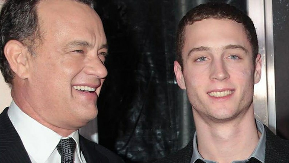 Juez ordena al hijo de Tom Hanks alejarse de su exnovia tras una pelea con un cuchillo Juez ordena al hijo de Tom Hanks alejarse de su exnovia tras una pelea con un cuchillo
