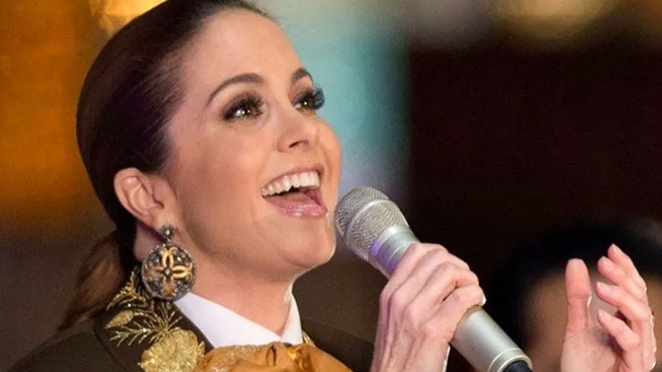 Así emocionó Lucero vestida de charro a sus fans con un divertido baile Así emocionó Lucero vestida de charro a sus fans con un divertido baile
