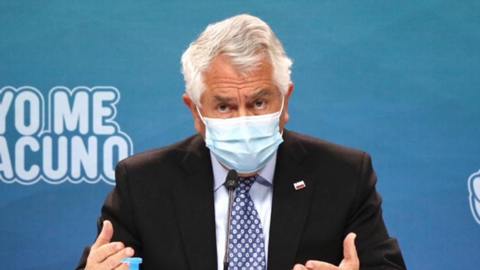 Ministro Enrique Paris se refiere a una eventual renuncia al cargo Ministro Paris: