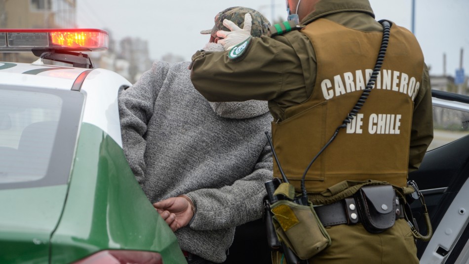 No portaba salvoconducto: Detienen a sujeto que trató de sobornar a Carabineros con $20 mil No portaba salvoconducto: Detienen a sujeto que trató de sobornar a Carabineros con $20 mil