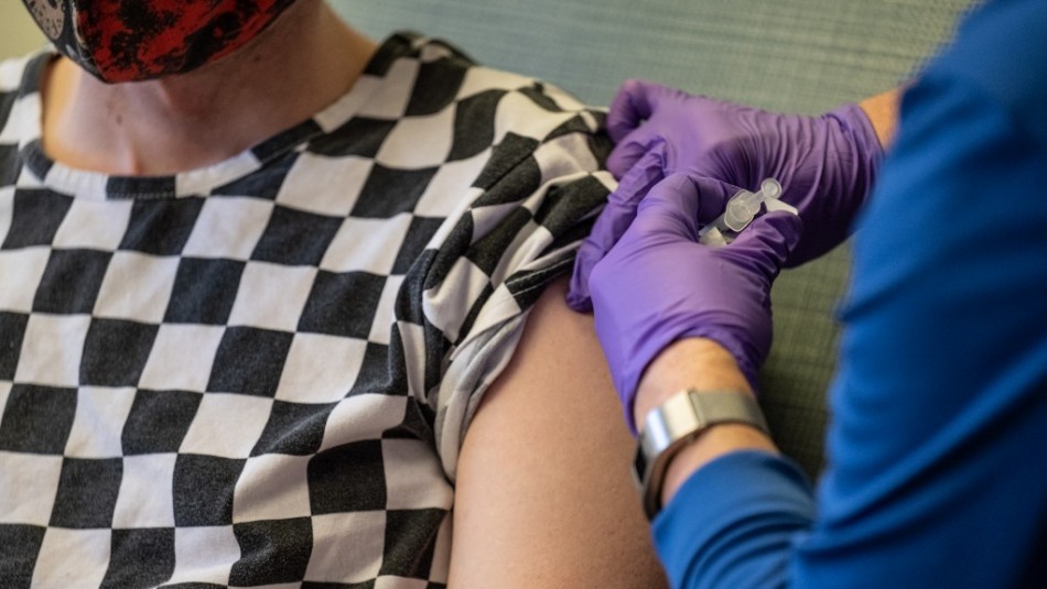 Autoridad sanitaria de EEUU dice que vacunados contra coronavirus pueden viajar con precauciones Autoridad sanitaria de EEUU dice que vacunados contra coronavirus pueden viajar con precauciones