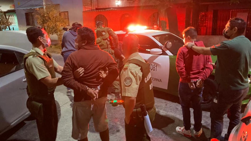 Detienen a 5 sujetos por porte de arma de fuego e infracción reiterada en La Cisterna Tenían amplio prontuario: Detienen a 5 sujetos por porte de arma de fuego en La Cisterna