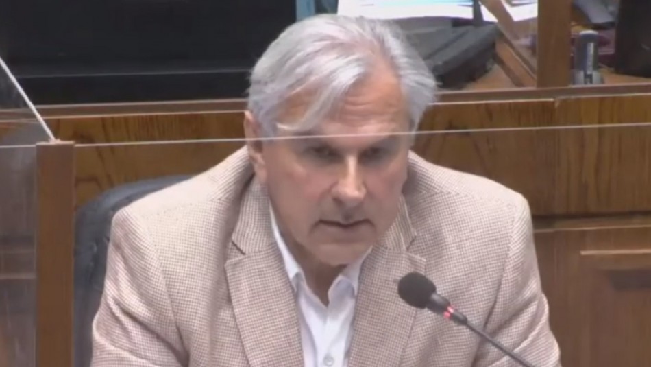 Senador Iván Moreira en la Sala del Senado Moreira y tercer retiro: ¿Hasta cuándo les cuidamos los bolsillos a ciertos sectores del país?