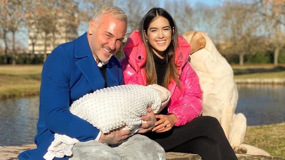 Gianluca Vacchi y Sharon Fonseca se retratan en globo aerostático de lujosa pieza de su hija Gianluca Vacchi y Sharon Fonseca se retratan en globo aerostático de lujosa pieza de su hija