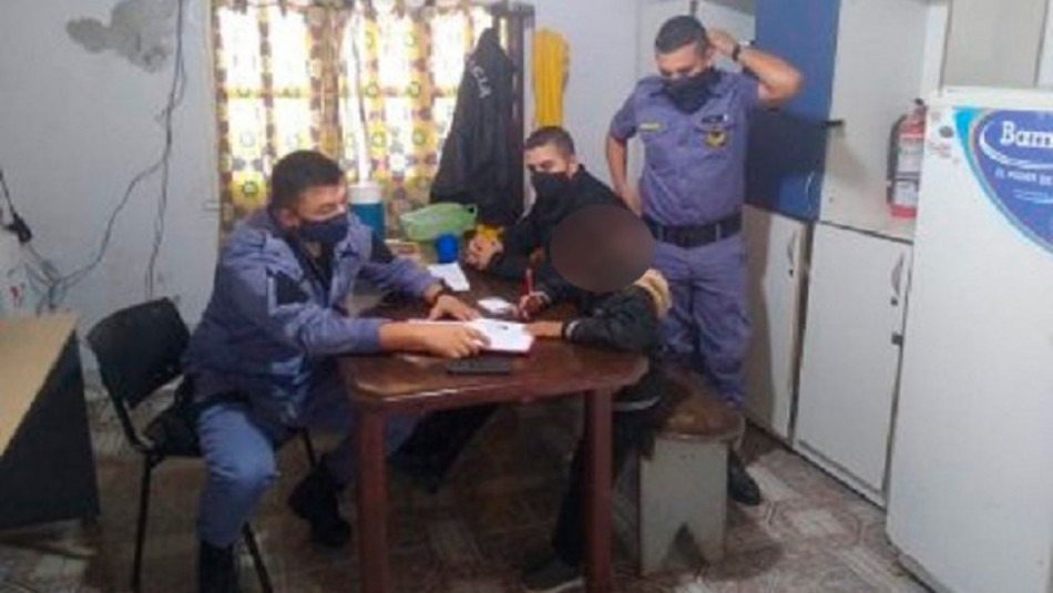 Madre acude a la policía luego que su hijo de 8 años se negara a hacer su tarea Madre acude a la policía luego que su hijo de 8 años se negara a hacer su tarea