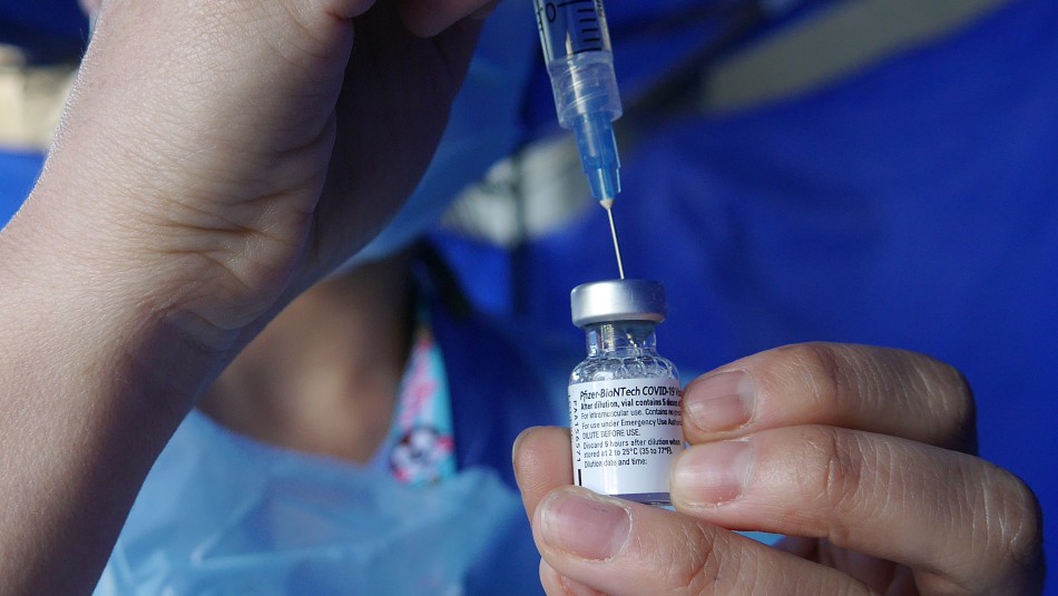 Estudian aplicar una tercera dosis de la vacuna contra el coronavirus ante nuevas variantes Estudian aplicar una tercera dosis de la vacuna contra el coronavirus ante nuevas variantes