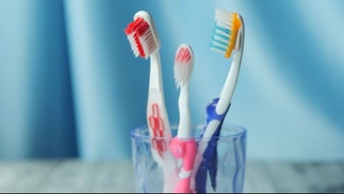 Esta es la frecuencia con la que deberías cambiar tu cepillo de dientes, según los expertos