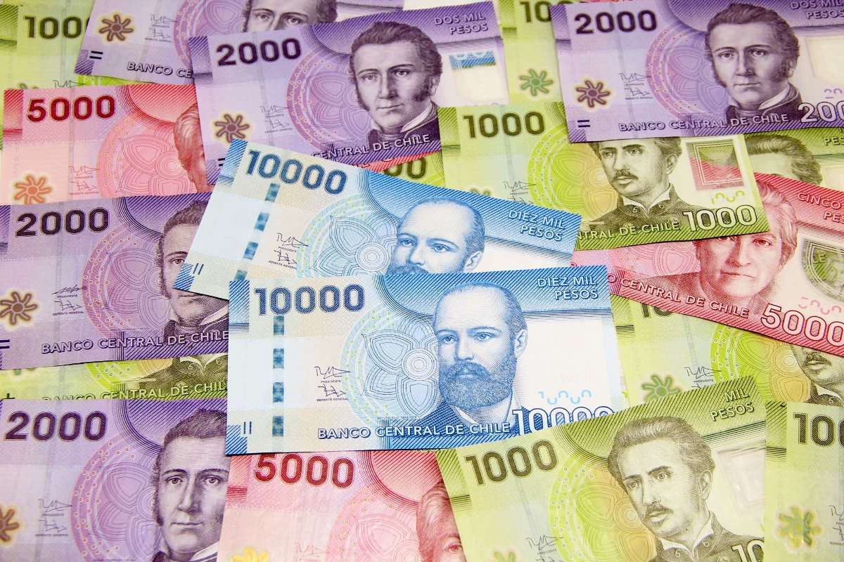 Billetes chilenos (Referencial Shutterstock)