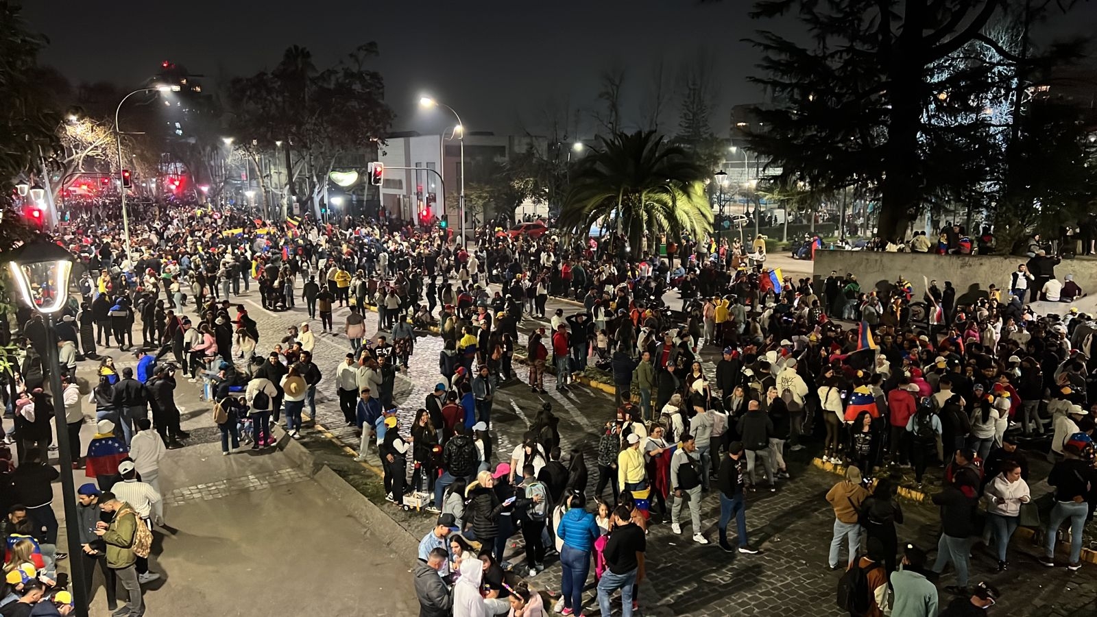 Venezolanos celebrando en el Parque Inés de Suárez (Meganoticias)