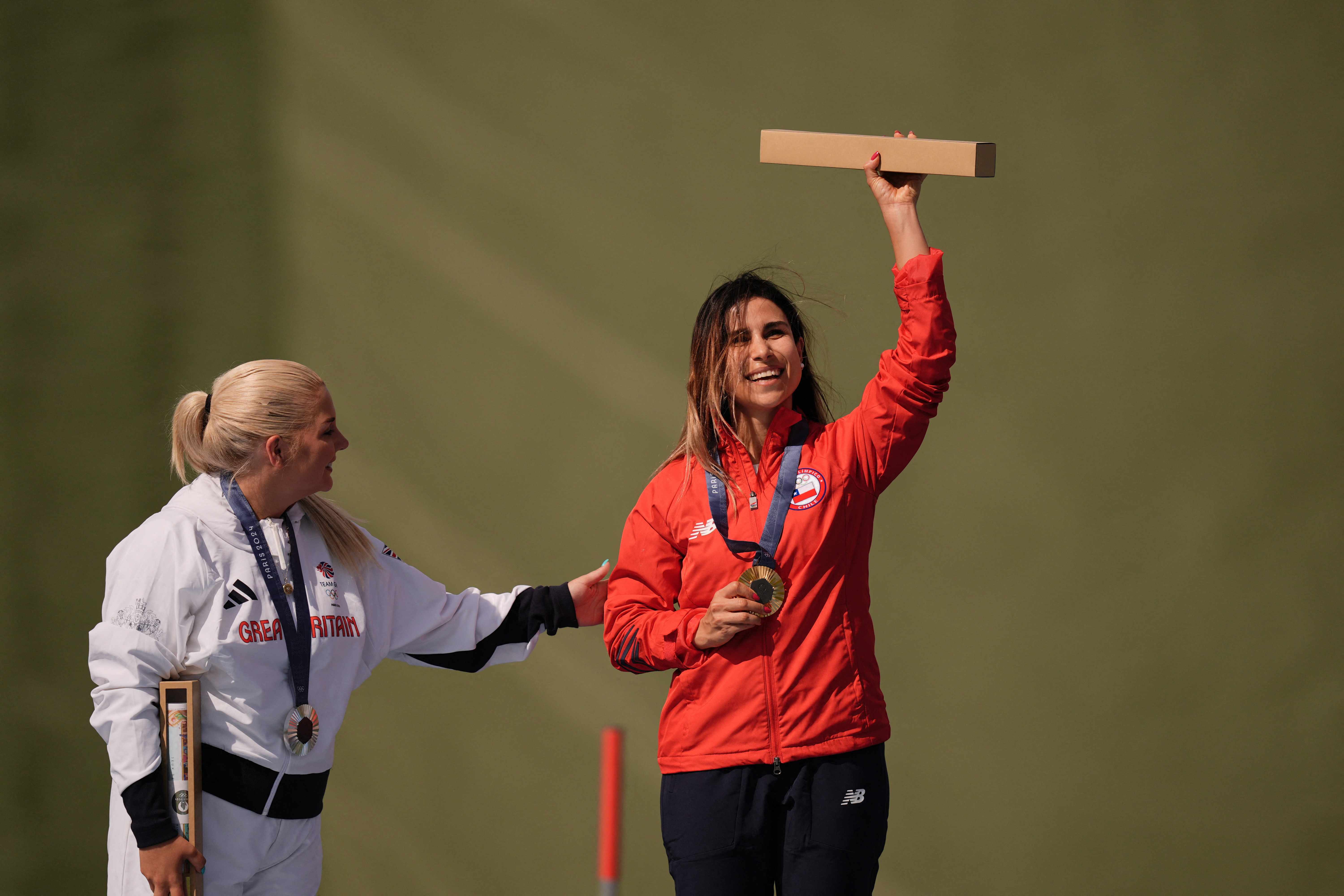 Amber Jo Rutter felicitando a Francisca Crovetto (Reuters)