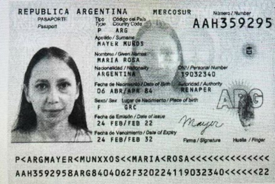 Documentación presentada por Anna Dultseva alías María Rosa Mayer Muños (La Nación)