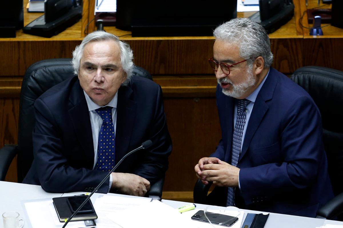 Andrés Chadwick junto a Luis Hermosilla durante la Acusación Constitucional en contra del exministro (Aton)