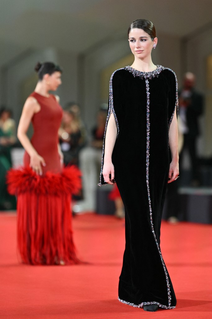 Mariana di Girolamo no tapete vermelho do Festival de Cinema de Veneza (AFP)