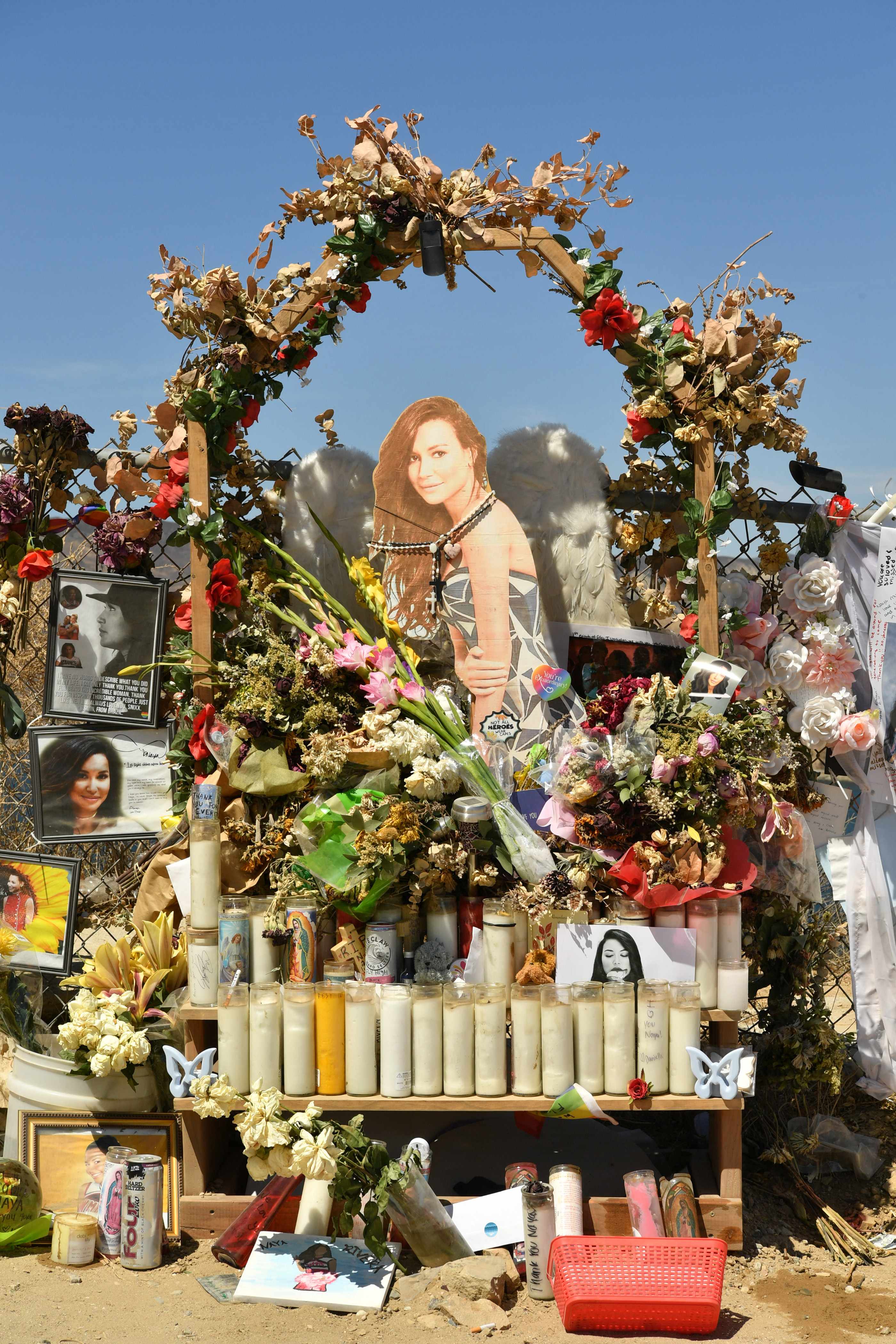 Memorial a Naya Rivera en el Lago Piru en 2020