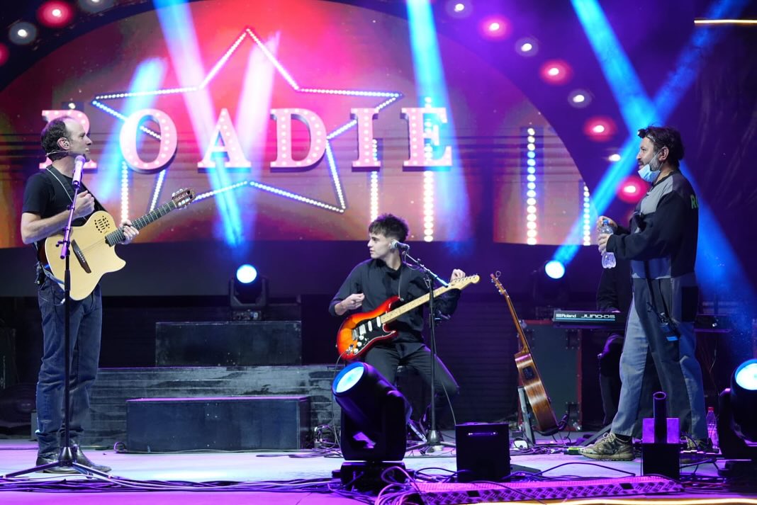 Stefan Kramer y su hijo sobre el escenario