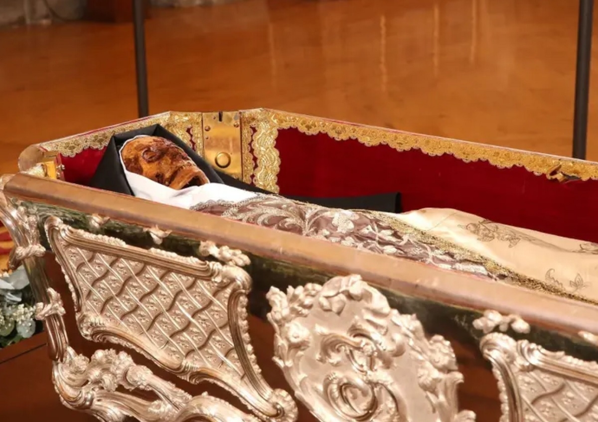 Exhiben cuerpo de Santa Teresa de Jesús / Redes sociales