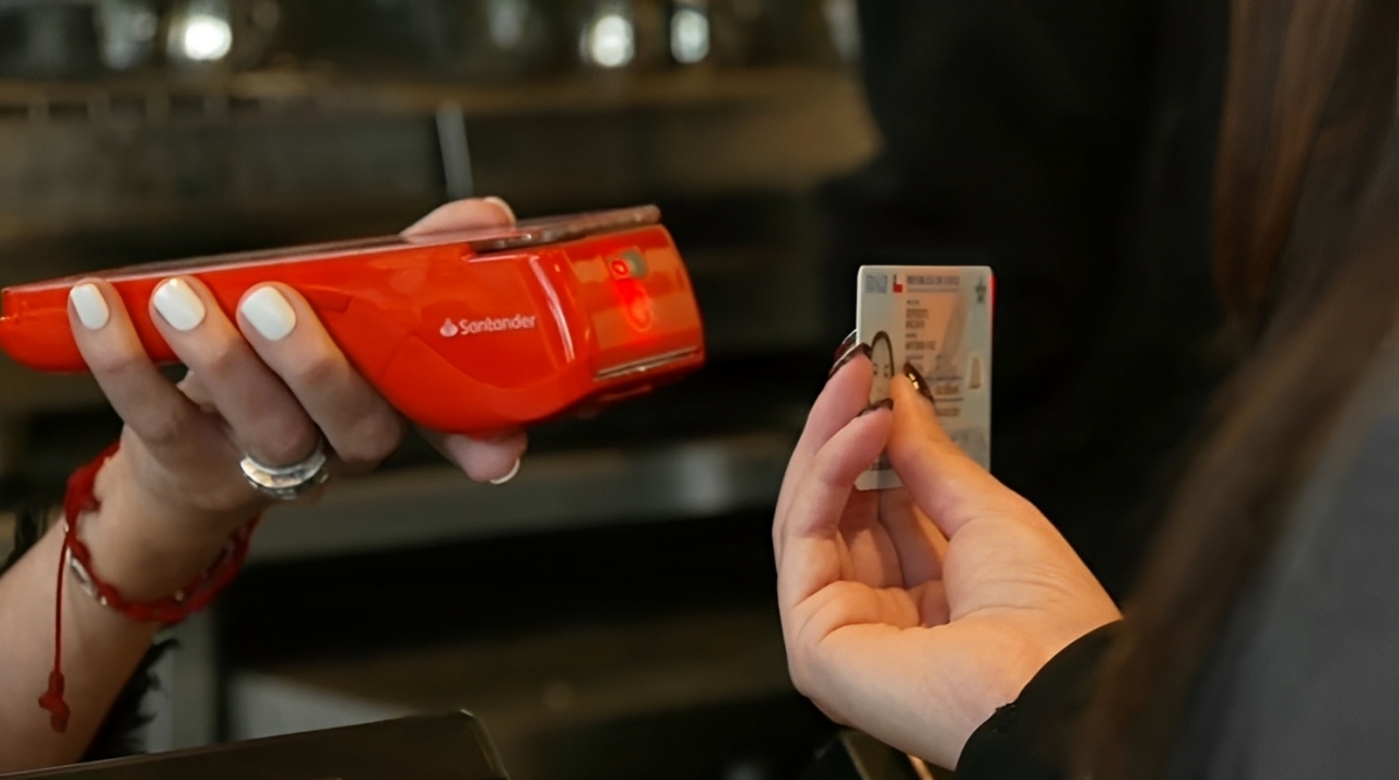 Carnet de identidad ahora sirve como medio de pago: ¿Quiénes pueden usarlo  para comprar? - Meganoticias