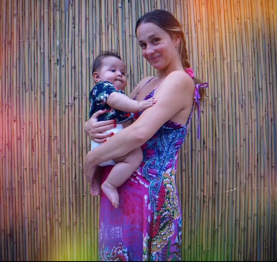 Eileen Aguilar con su hijo cuando apenas tenía meses