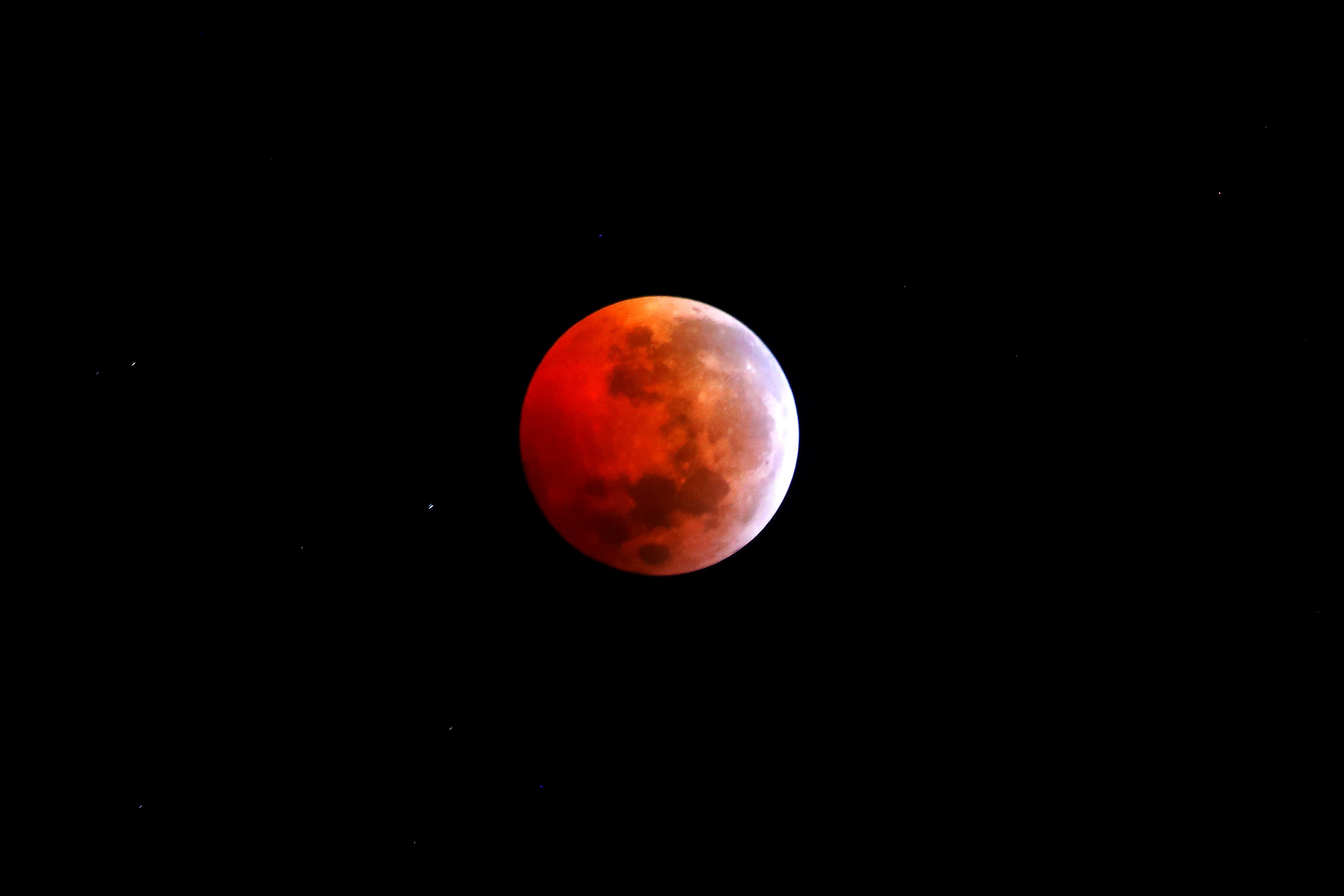 La Luna de sangre durante un eclipse lunar total