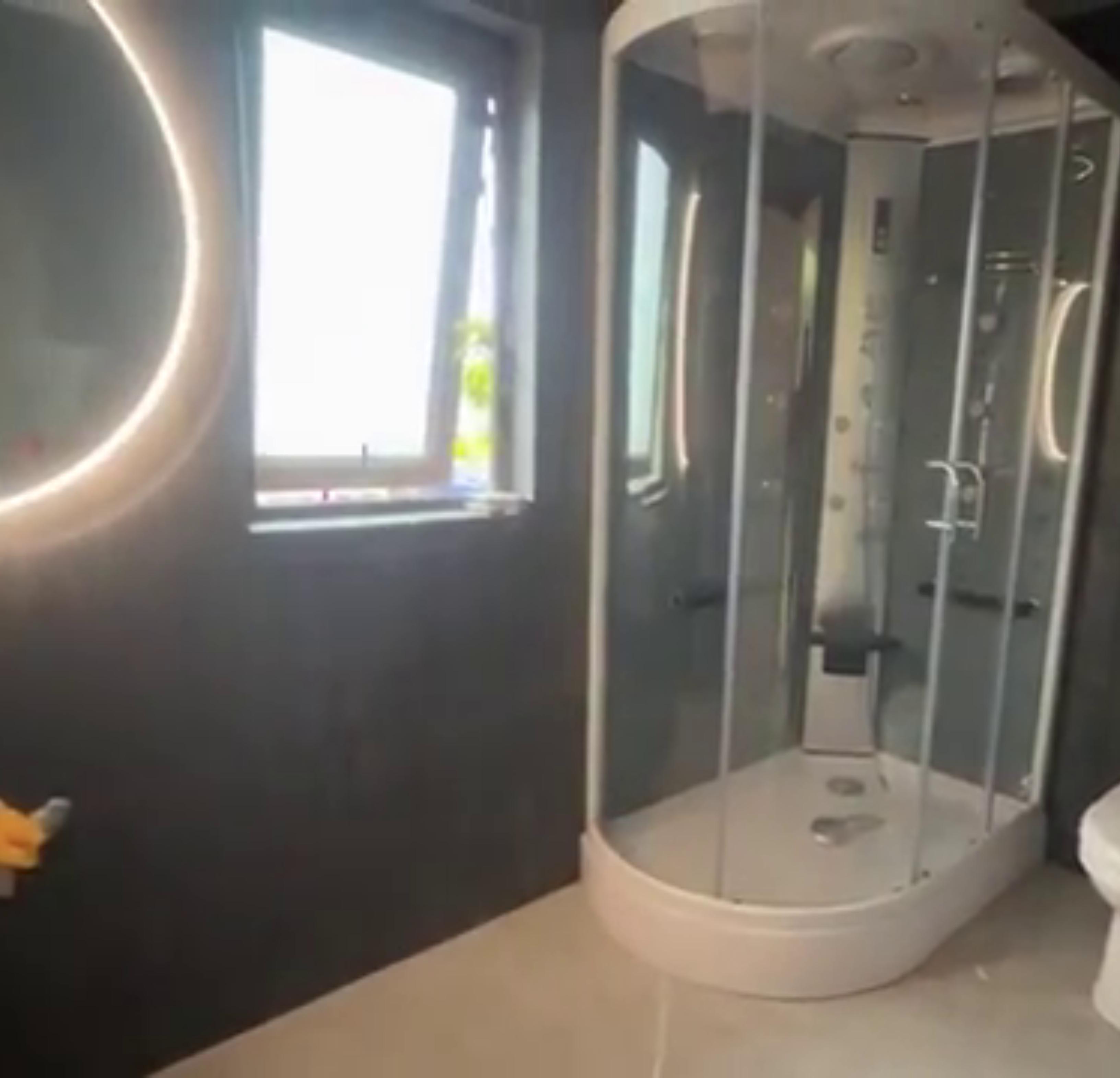 Baño de Ignacia Antonia/YouTube