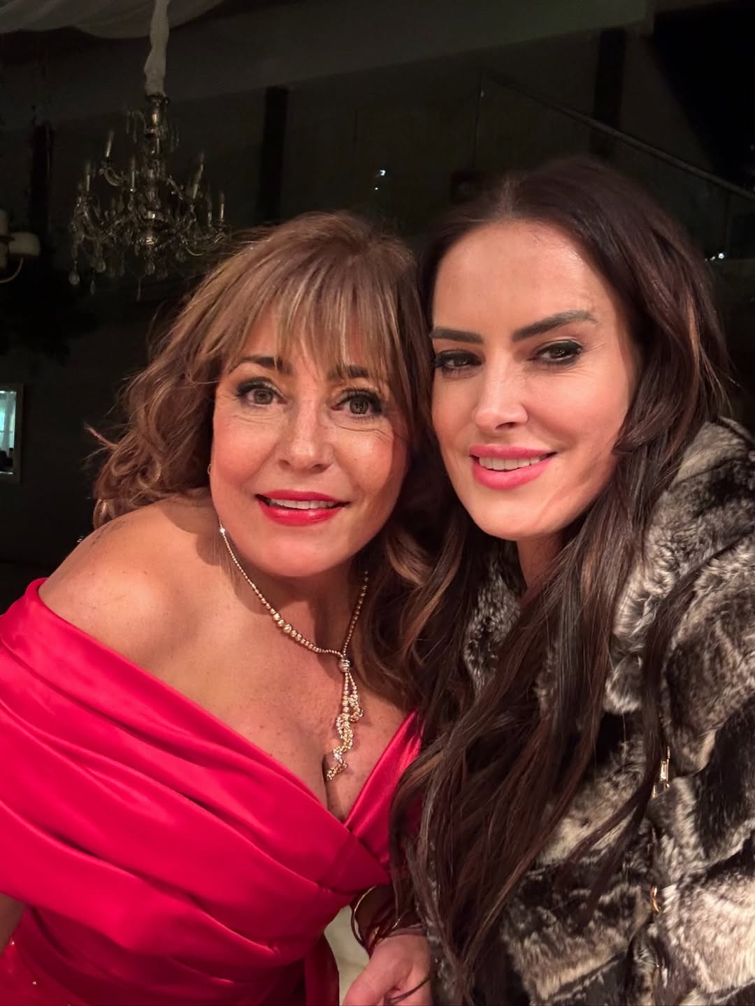 Helhue Sukni y Adriana Barrientos (Instagram)