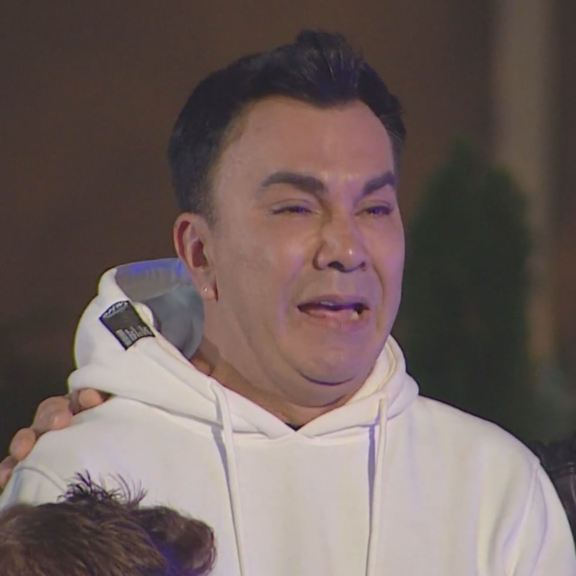 Luis Sandoval llorando