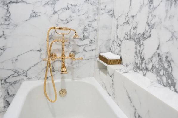 Vista del baño renovado