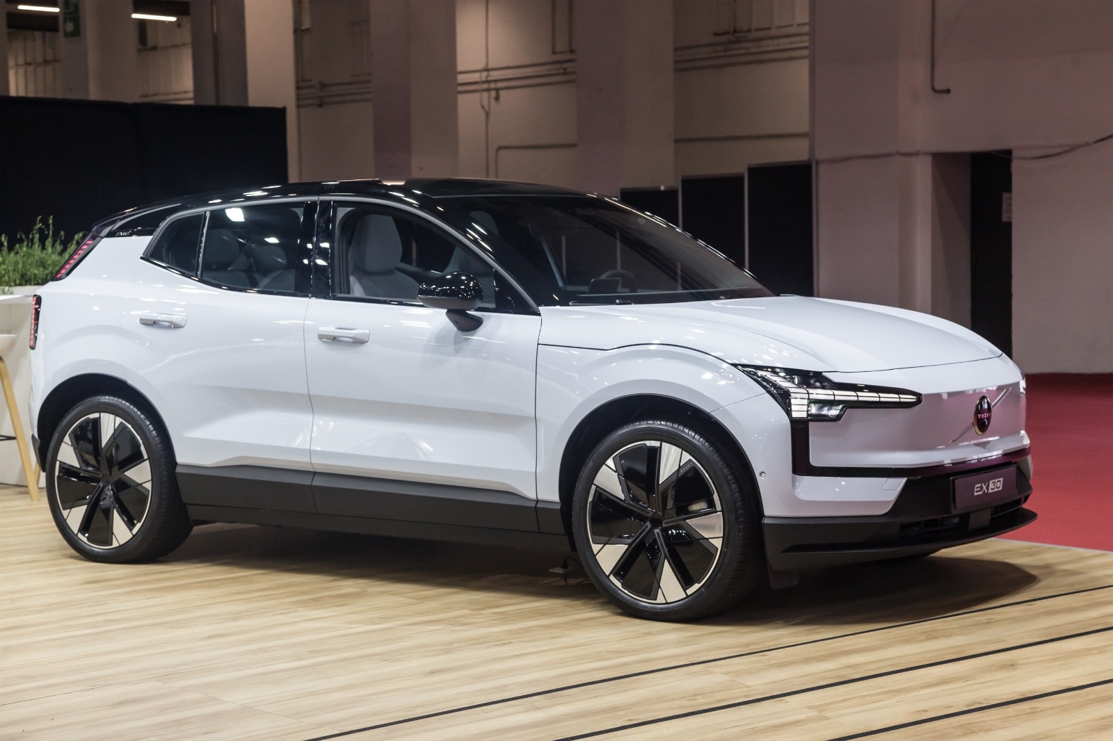 Volvo EX30 / Shutterstock